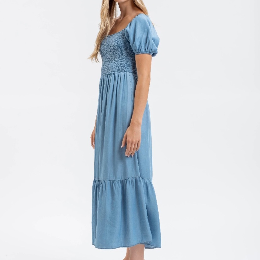 Blu Pepper Chambray Smocked Puff Sleeve Midi Dress - Picture 4 of 4